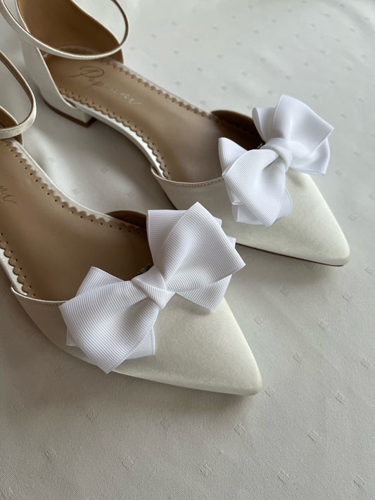 Kenkäkoriste valkoinen rusetti