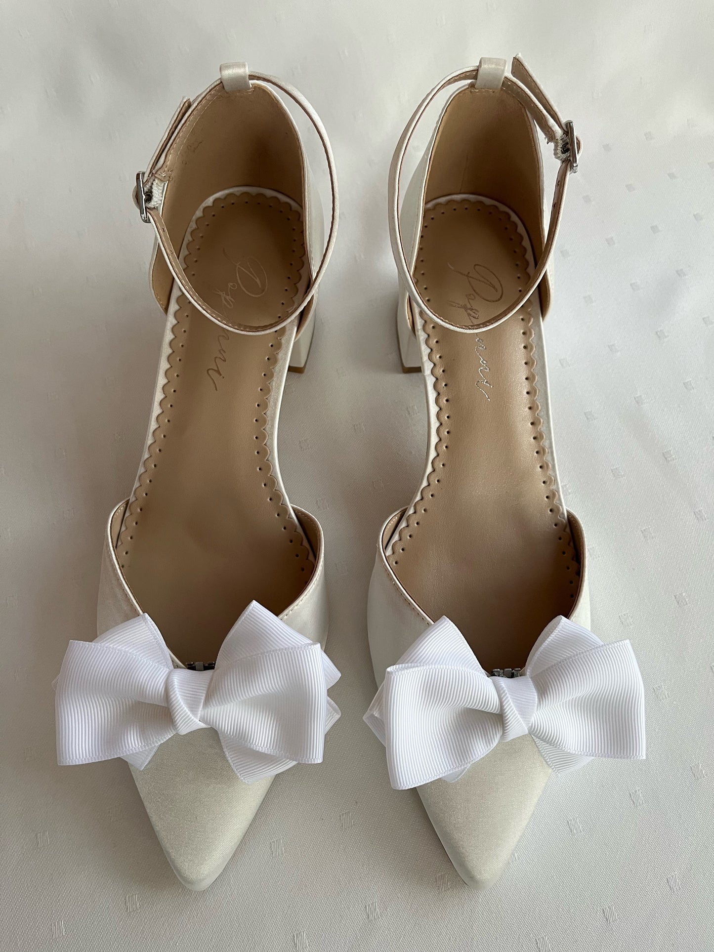 Kenkäkoriste valkoinen rusetti