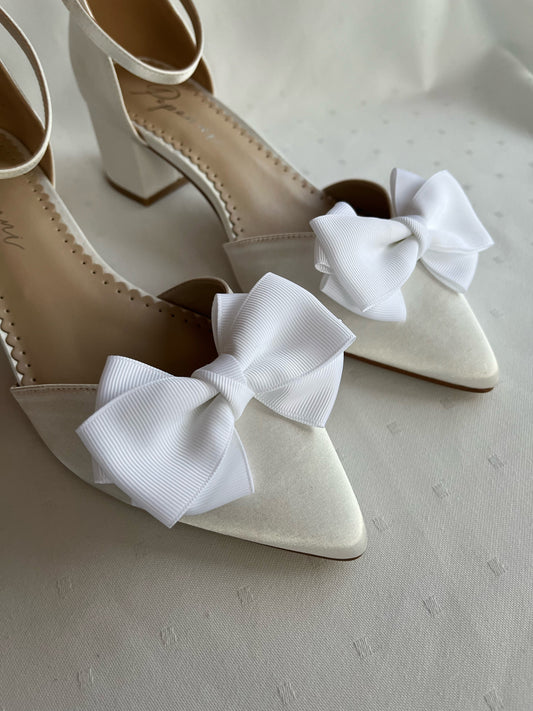 Kenkäkoriste valkoinen rusetti