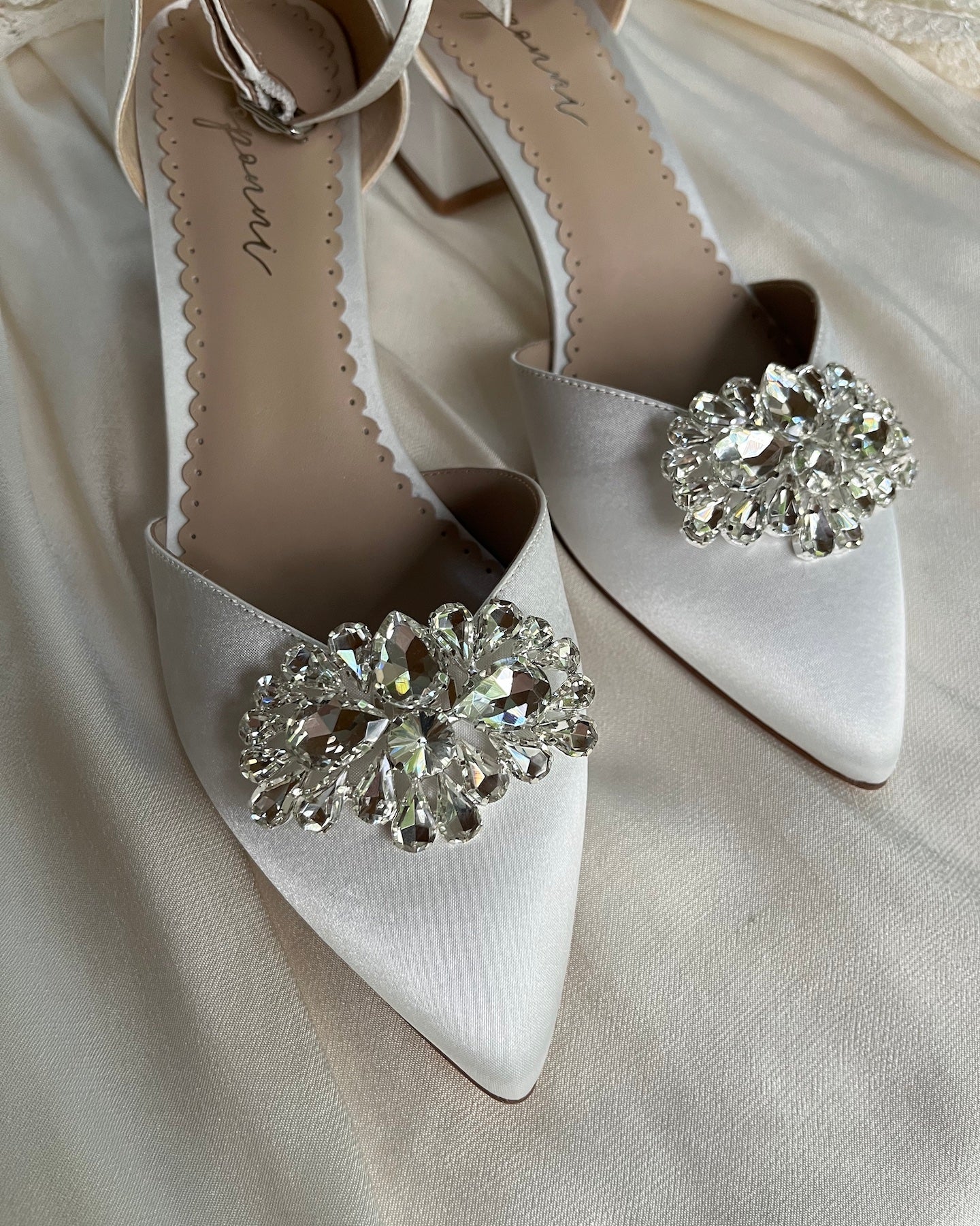 Kenkäkoriste strassi suuri