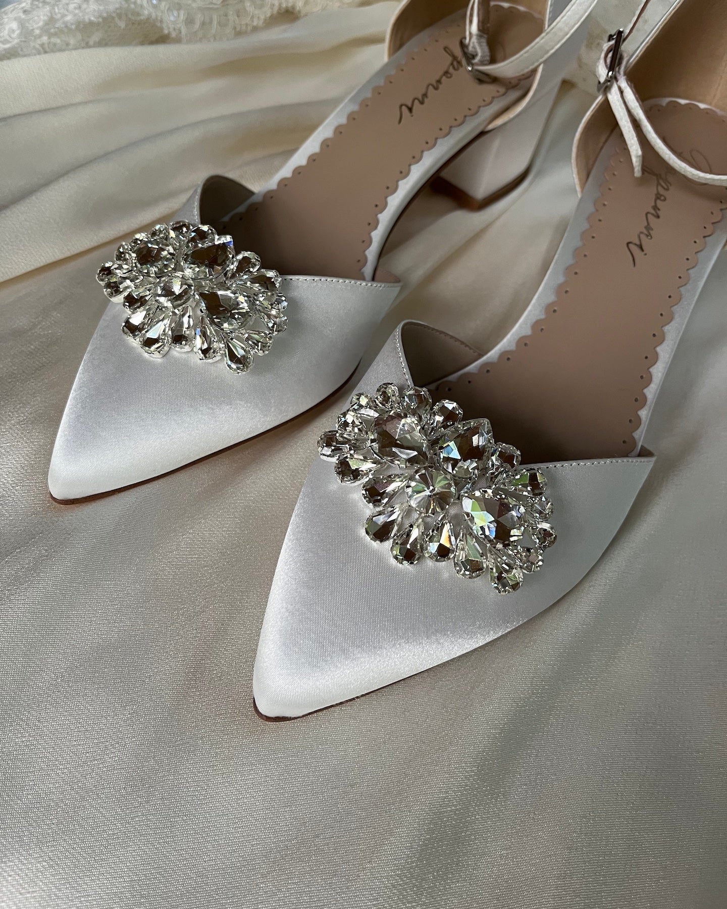 Kenkäkoriste strassi suuri