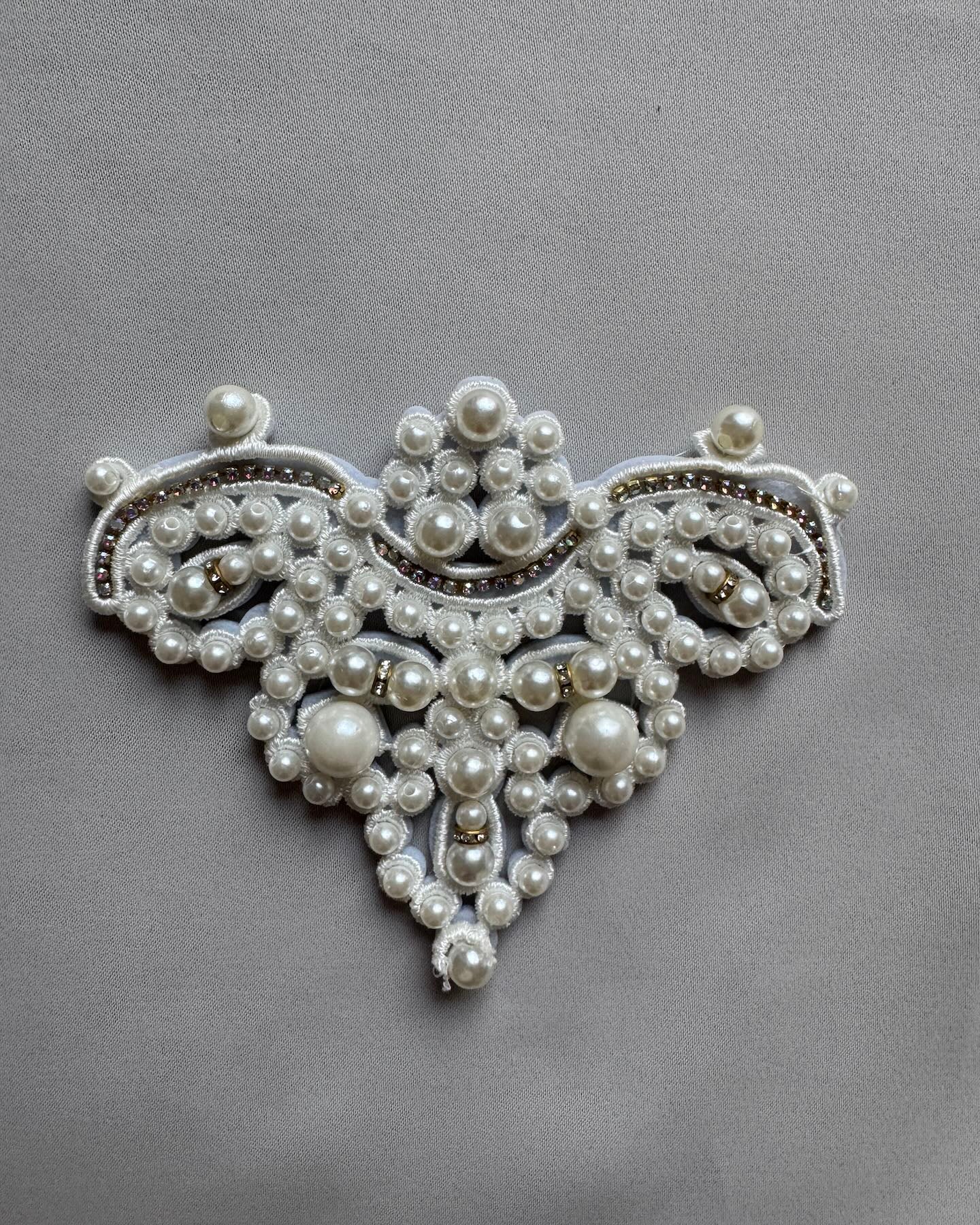 Liimattava kenkäkoriste helmi hopea