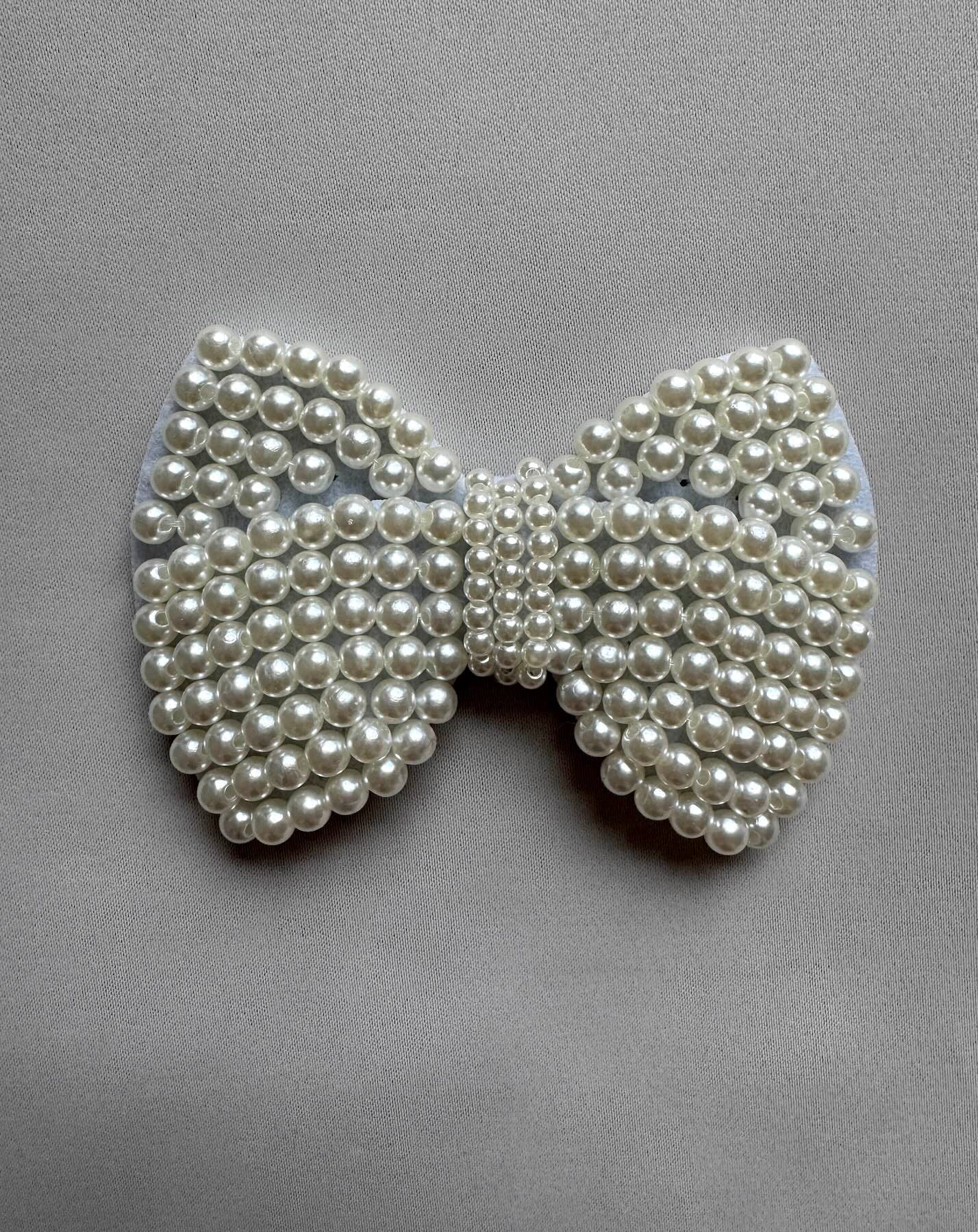 Liimattava kenkäkoriste helmirusetti