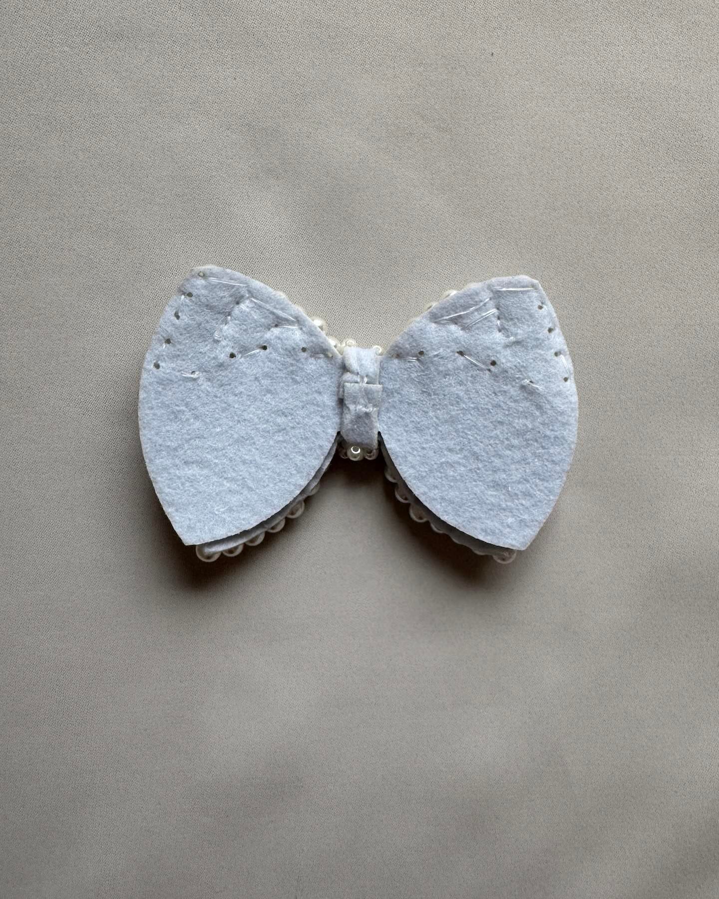 Liimattava kenkäkoriste helmirusetti