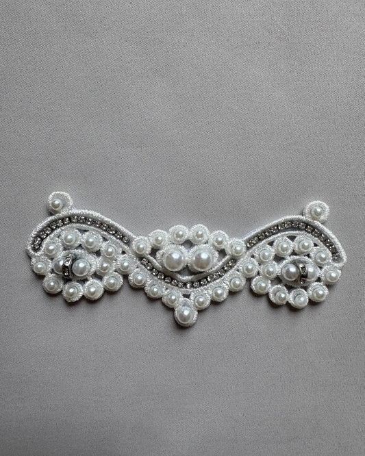 Liimattava kapea helmikoriste