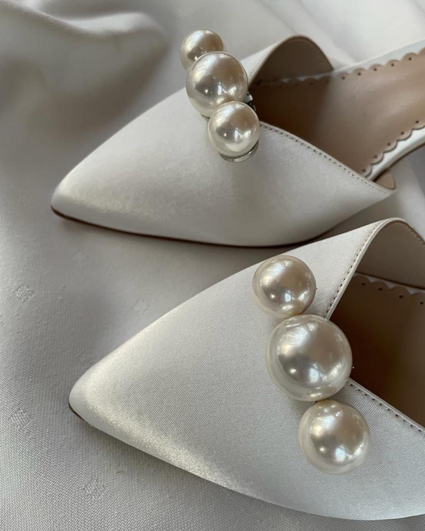 Kenkäkoriste kolmella helmellä