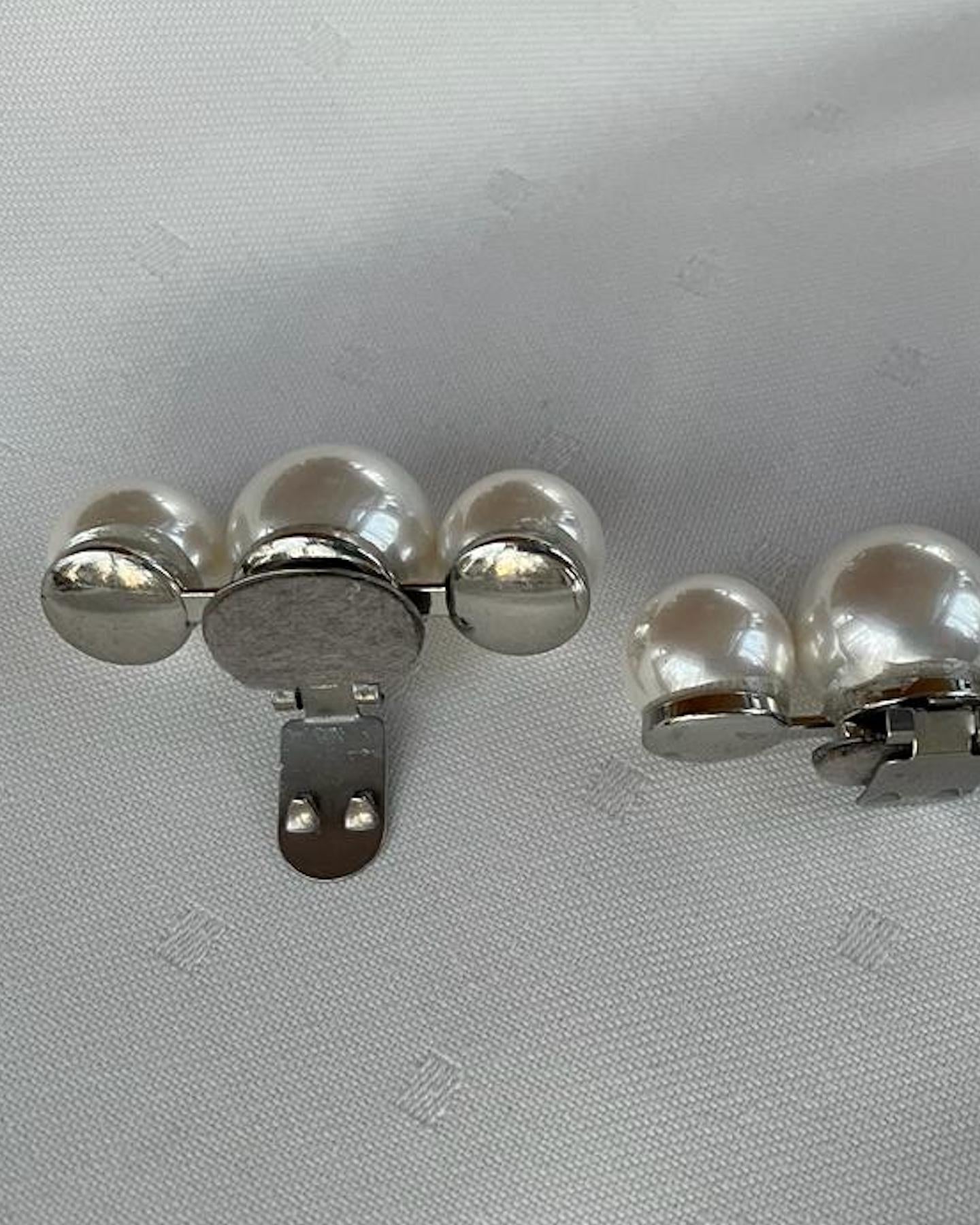 Kenkäkoriste kolmella helmellä