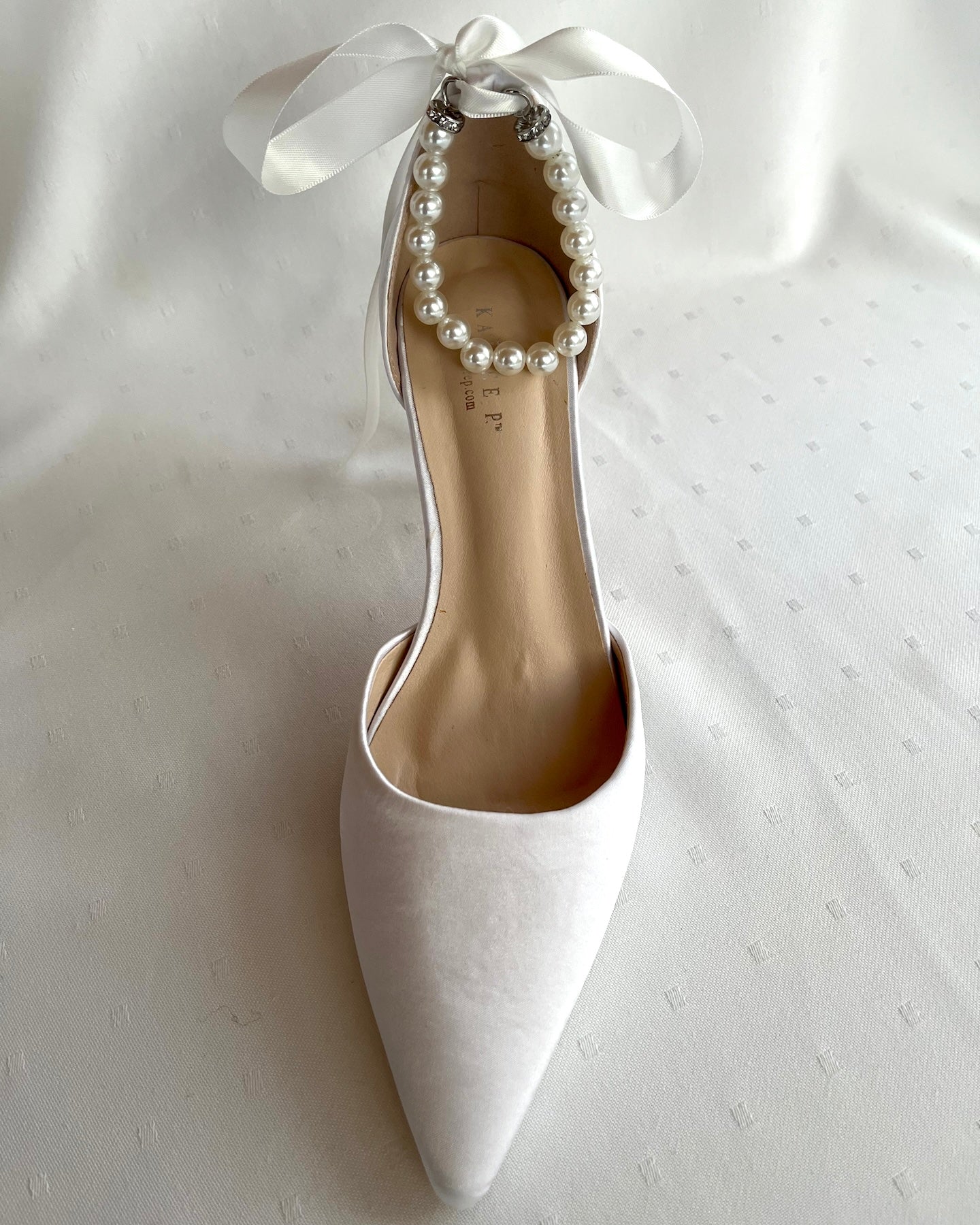 Nilkkaremmi isoilla helmillä