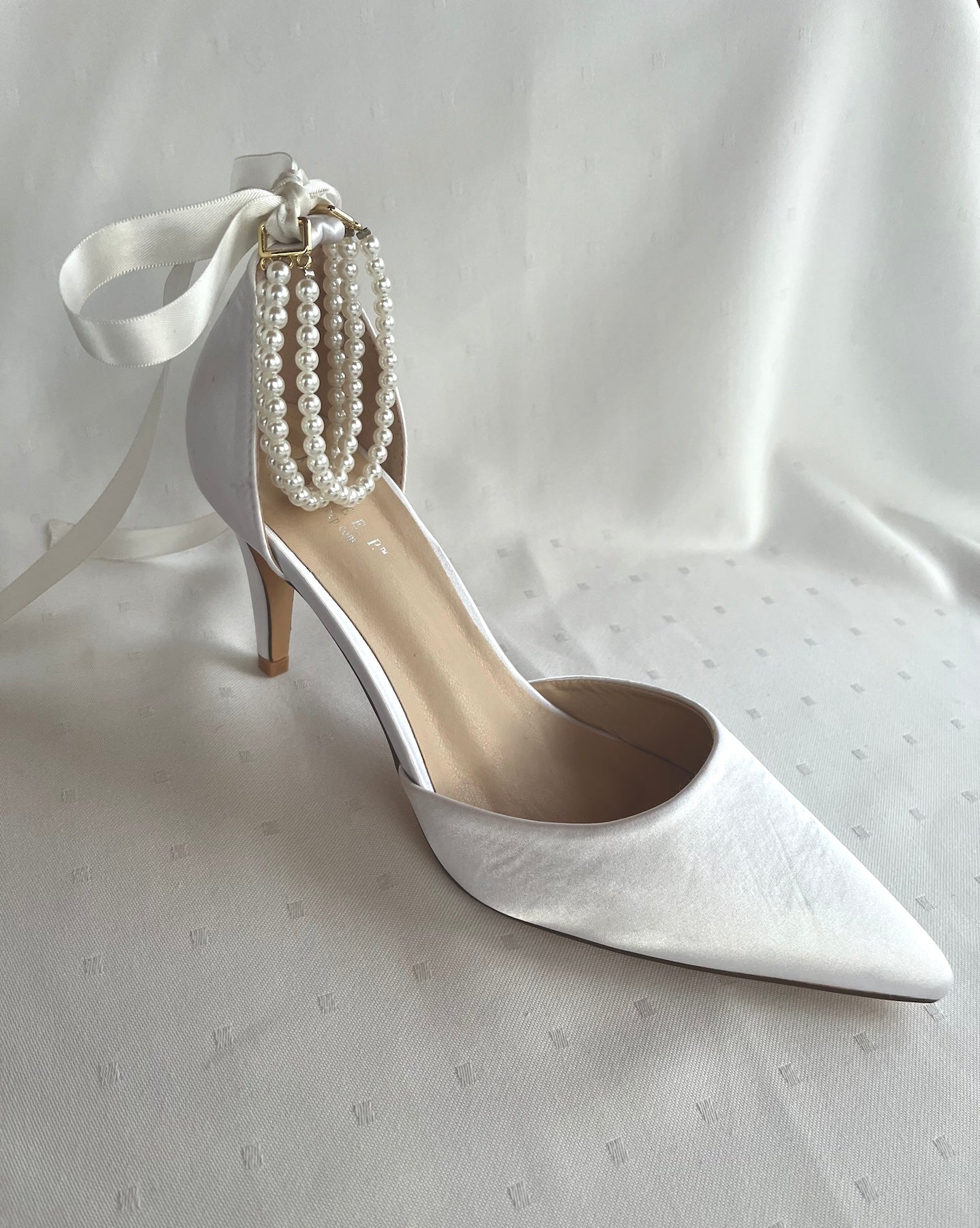 Helminilkkaremmi kolme riviä