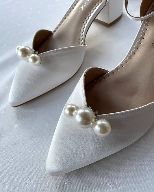 Kenkäkoriste kolmella helmellä