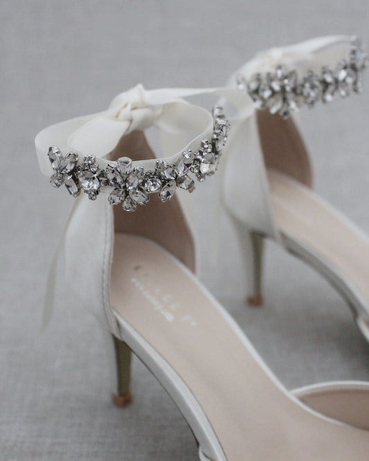 Nilkkaremmi satiininauha strasseilla