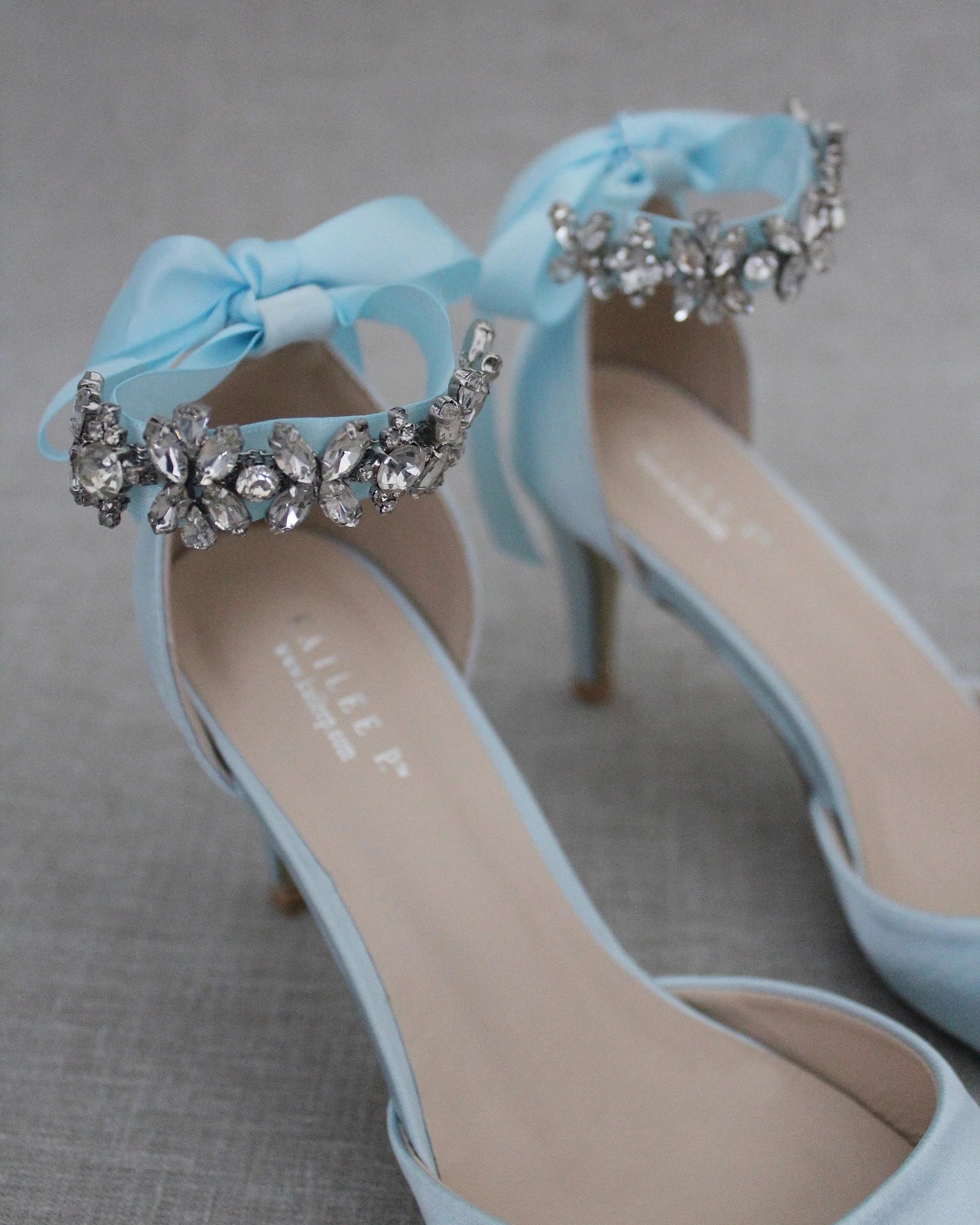 Nilkkaremmi satiininauha strasseilla